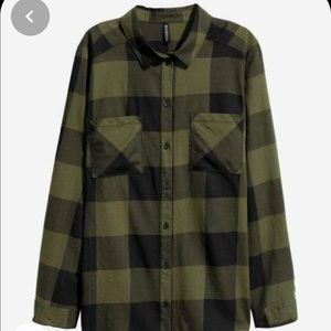 H&M green and black plaid button up shirt